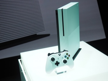 Xbox One S появится на прилавках магазинов 2 августа