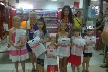 Кременчугские детишки нарисовали лето и получили в подарок интересные книги и раскраски-антистресс