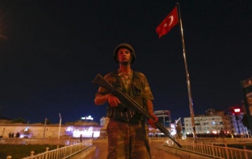 Турецким госслужащим временно запрещено выезжать за границу