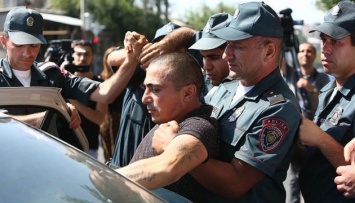 Ереван: полиция и демонстранты ведут переговоры