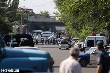 В центре Еревана проходит демонстрация, произошли стычки с полицией