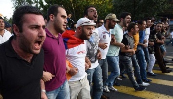 Протесты в Армении: в заложниках до сих пор четыре полицейских