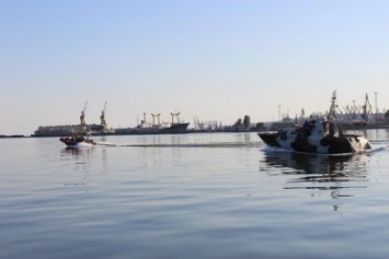 Морские пограничники Мариуполя усилили контроль за иностранными судами (ФОТО)