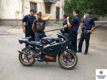 Угнанный мотоцикл Aprilia нашли на стоянке в Центральном районе