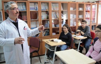 В Турции отстранили 15 тыс. работников сферы образования