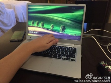 Xiaomi Mi Notebook в рабочем состоянии "засветился" на фото