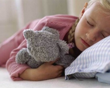 Ученые: Ранний отход детей ко сну защищает их от ожирения