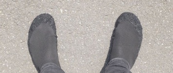 Американцы разработали ультражесткие носки, заменяющие обувь