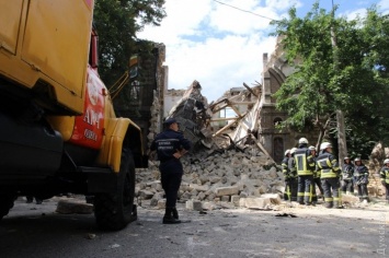 Завалы Масонского дома разбирают 40 спасателей: ищут людей, есть угроза обрушения остатков здания
