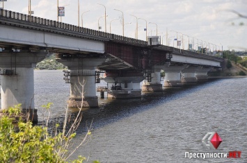 В Николаеве мужчина прыгнул с Варваровского моста и погиб