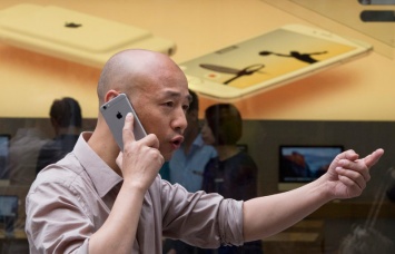 Китайские компании заставляют сотрудников избавляться от американских iPhone
