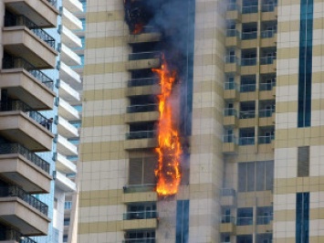 В Дубае горел 75-этажный небоскреб