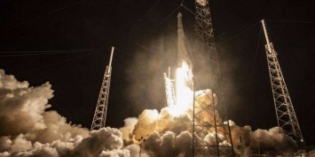 Запуск ракеты-носителя Falcon 9 компании SpaceX к МКС - фотоальбом