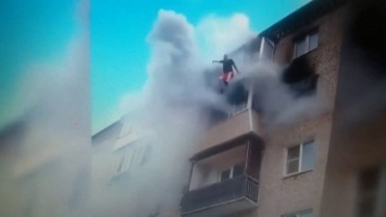 Из горящего рядом с Кремлем дома спасли более 10 человек