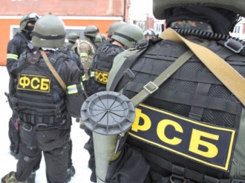 Дом крымской активистки Л.Китайской обыскали, она в Ялте под наблюдением ФСБ - дочь