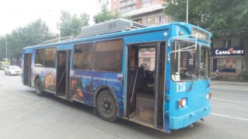 В Екатеринбурге неизвестный обстрелял троллейбус из пневматического пистолета