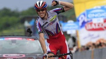 Российский велогонщик Закарин выиграл 17 этап соревнований "Тур де Франс"