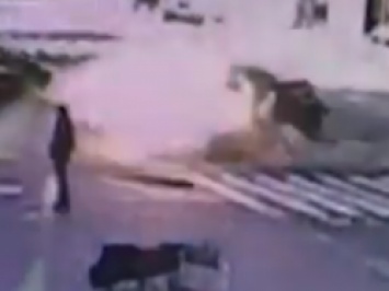 Момент взрыва автомобиля Павла Шеремета сняли камеры ВИДЕОнаблюдения