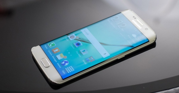 Samsung готовится к выпуску Galaxy S6 Edge с выпуклым дисплеем 5,7"