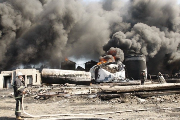 Спасатели потушили последний горящий резервуар на нефтебазе под Киевом