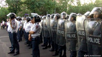 В Ереване произошли столкновения демонстрантов с полицией