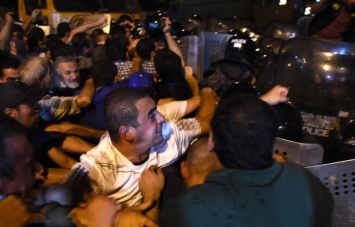 В Ереване полиция устроила "побоище", разгоняя противников пророссийской власти