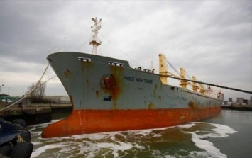 Жена николаевского моряка: Судовладелец бросил экипаж судна в Омане без воды и средств к существованию