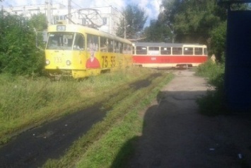 В Харькове двойной трамвайный "дрифт"