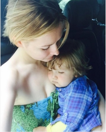 Мария Коженикова поделилась в Instagram трогательным снимком с сыном
