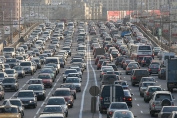 Автомобили москвичей оказались на столичных дорогах в меньшинстве