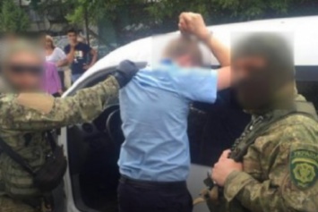 Задержанный за взятку львовский таможенник чуть не сбил полицейского, убегая от правоохранителей