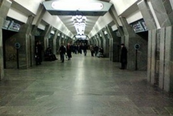 В харьковской "подземке" из поезда высадили пассажиров