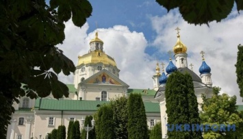 Тернопольский облсовет выясняет, законно ли УПЦ МП отдали Почаев