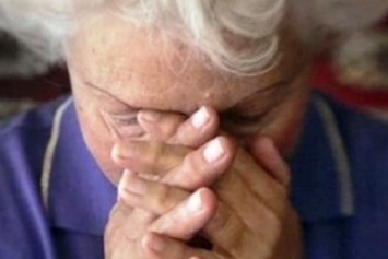 В Каменском две цыганки ограбили пожилую женщину