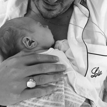 Лив Тайлер поделилась снимком с новорожденной Лулу