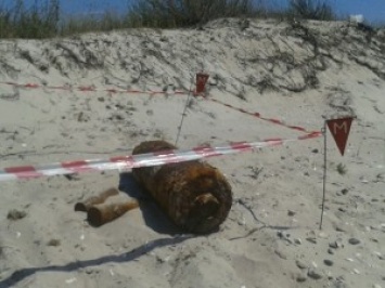 На Кинбурнской косе возле базы отдыха «Ракета-2» нашли авиационную бомбу ФАБ-50. И кое-что помельче