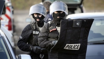 Спецоперация под Парижем: полиция задержала 20 человек