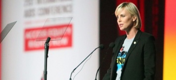 Шарлиз Терон выступила на открытии Международной конференции по проблемам СПИДа