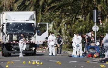 Пятерым подозреваемым в причастности к теракту в Ницце предъявили обвинения