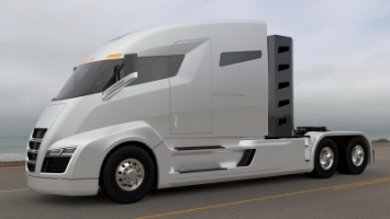 Тесла планирует через год освоить выпуск грузовиков