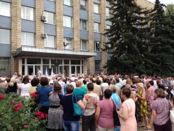 В Донецкой обл. полтысячи человек вышли на митинг из-за отсутствия воды