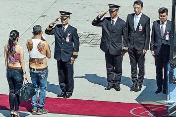 63-летний принц Таиланда шокировал внешним видом