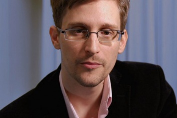Сноуден разрабатывает для iPhone чехол с защитой от слежки спецслужб