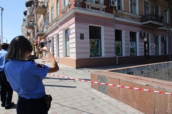 Из "заминированного" банка в центре Одессы эвакуировали людей