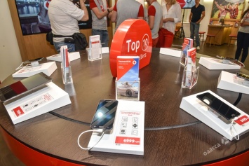 В Одессе открылся первый магазин Vodafone (фото)