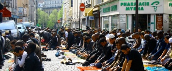 Шведского мусульманина уволили за отказ жать руку женщинам
