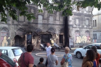 В Ялте сгорело заброшенное здание на улице Чехова