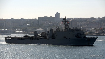 Ракетный эсминец ВМС США «Росс» вошел в Черное море