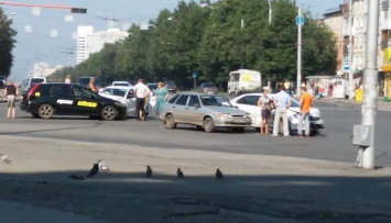 В Кемерово из-за неработающего светофора произошло массовое ДТП