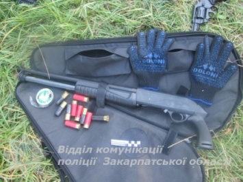 Полицейские в Мукачево обнаружили арсенал оружия в автомобиле